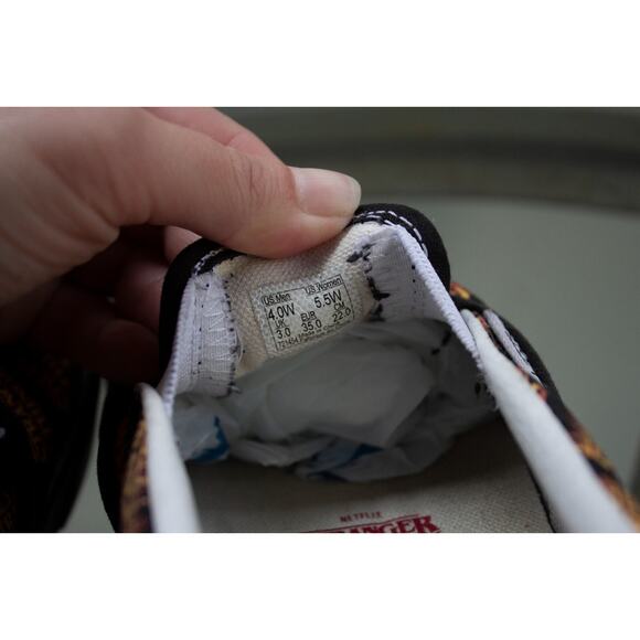 Vans x Stranger Things Netflix Slip On Limited Edition Size WIDE 4 M / 5.5W - Picture 8 of 9